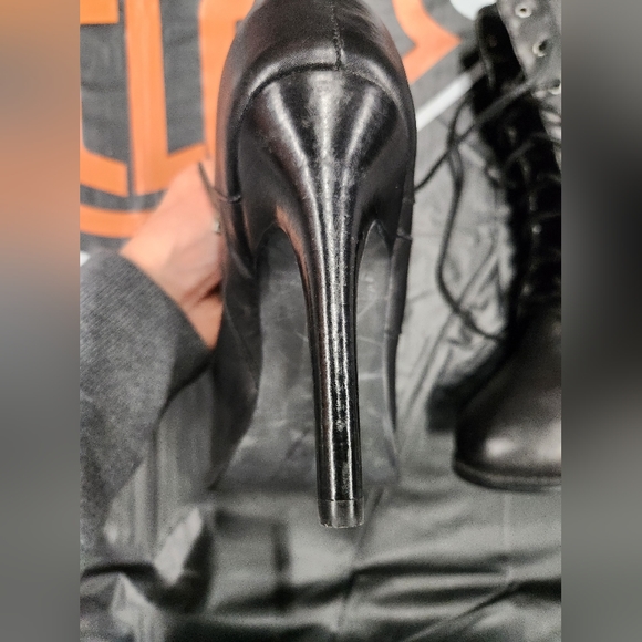 Genuine Harley-Davidson Ladies Leather stilettos - Picture 8 of 10